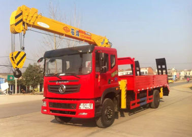 China Dongfeng 4x2 de Vrachtwagen van de 4 Tonkraan, 2 Assenvrachtwagen Opgezette Telescopische Kraan leverancier