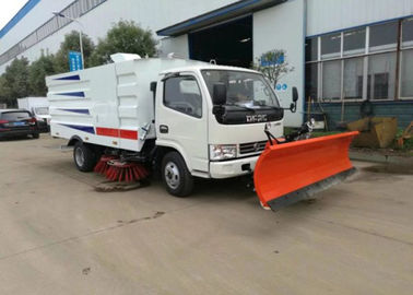 China Vrachtwagen van de Dongfeng de Vacuümstraatveger 8000 Liter van 4x2 6x4 8x4 met Sneeuwschop leverancier