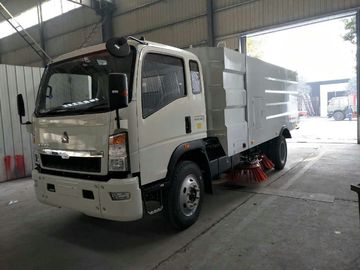 China Hoge Efficiënte Straat Schonere Vrachtwagen, 4x2-Stof die Weg Vegende Machine verzamelen leverancier