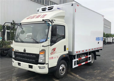 China HOWO 4x2 koelde de Glasvezel van de Doosvrachtwagen Binnen, 3 Ton van de Ijskastdiepvriezer de Vrachtwagen leverancier