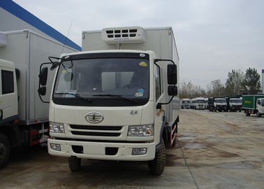 China Sinotrukfaw 4X2 Kleine Gekoelde Vrachtwagen, 5T-Glasvezel Commerciële Gekoelde Vrachtwagens leverancier