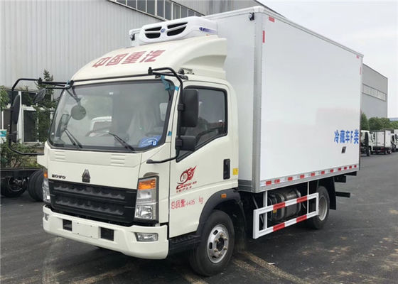 kopen HOWO 4x2 koelde de Glasvezel van de Doosvrachtwagen Binnen, 3 Ton van de Ijskastdiepvriezer de Vrachtwagen online vervaardiging